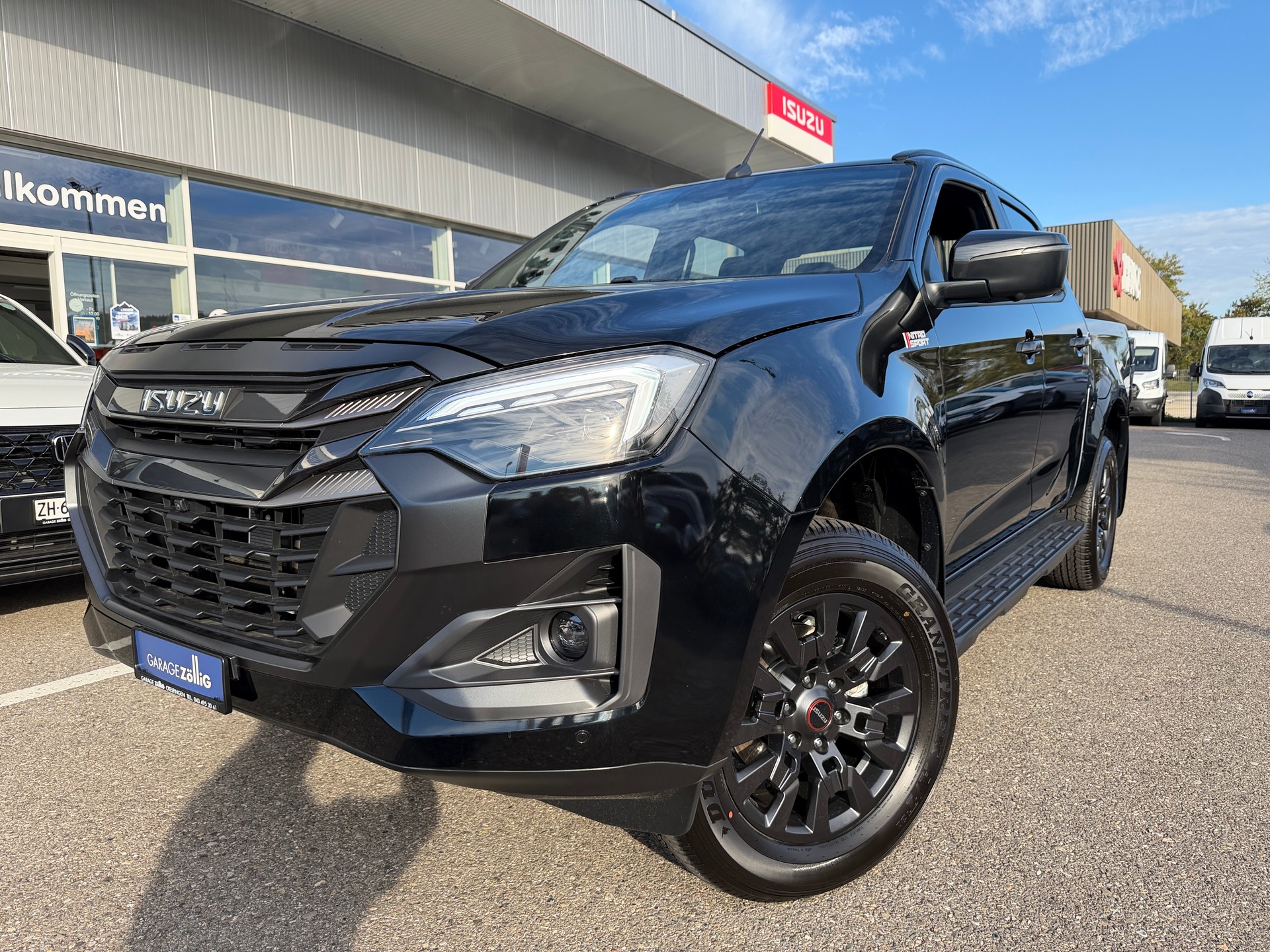 ISUZU CrewCab Nitro Sport 2.2 DMS AT 4x4-showroom-element-1