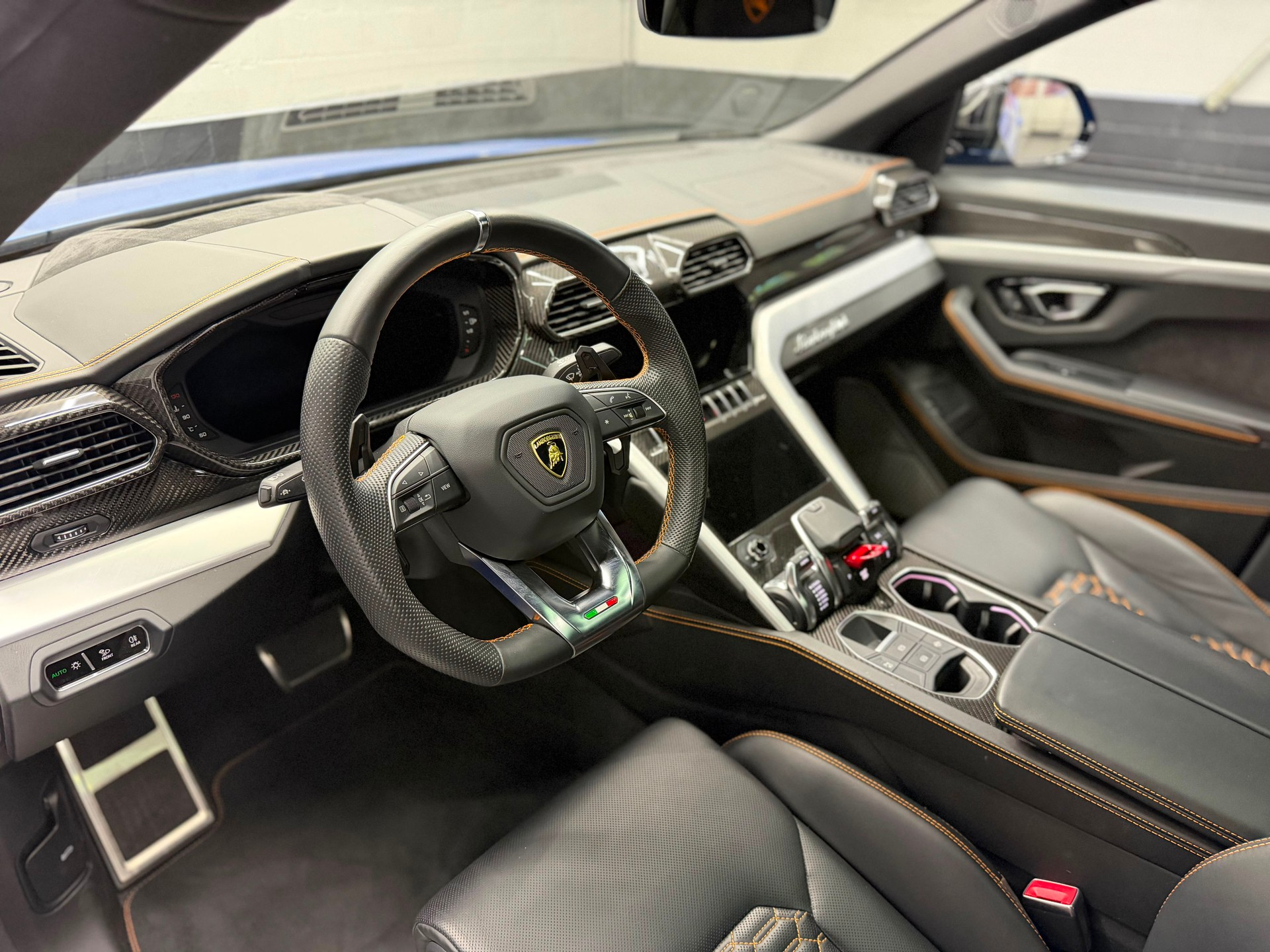 LAMBORGHINI Urus E-Gear | Akrapovic | Full Carbon | Panorama Dach | Lambo Garantie-image-15