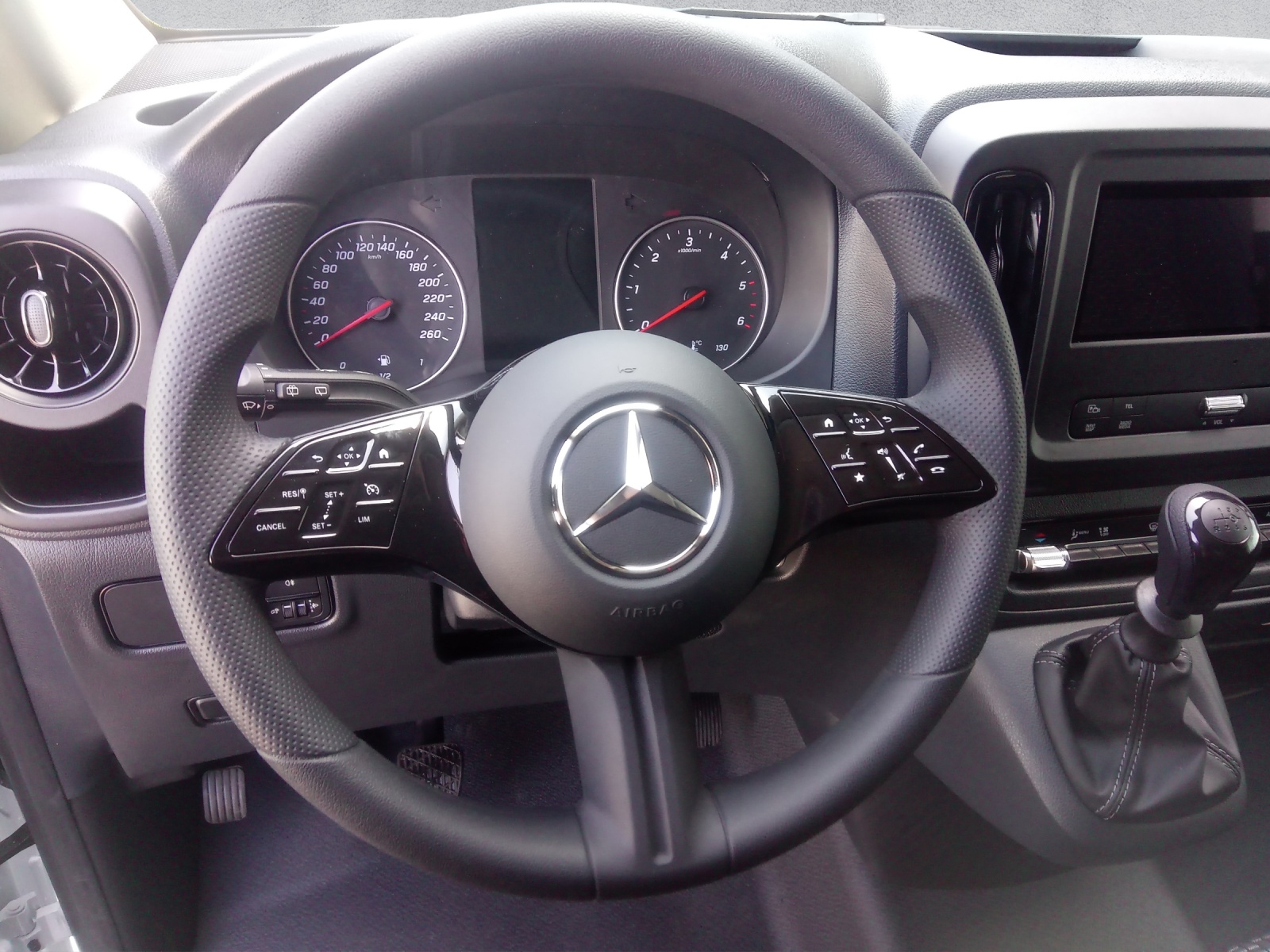 MERCEDES-BENZ Vito 114 CDI KA Base L-image-11
