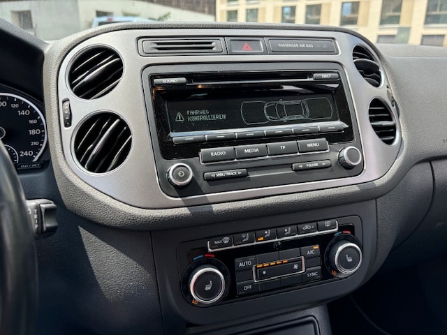 VW Tiguan TDI BMT TREND & FUN 2WD 1,4 ,122 PS .Eintausch möglich-image-11