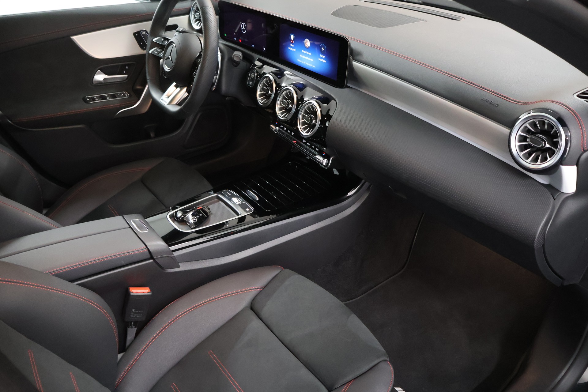 MERCEDES-BENZ CLA 35 AMG 4Matic 8G-DCT-image-14