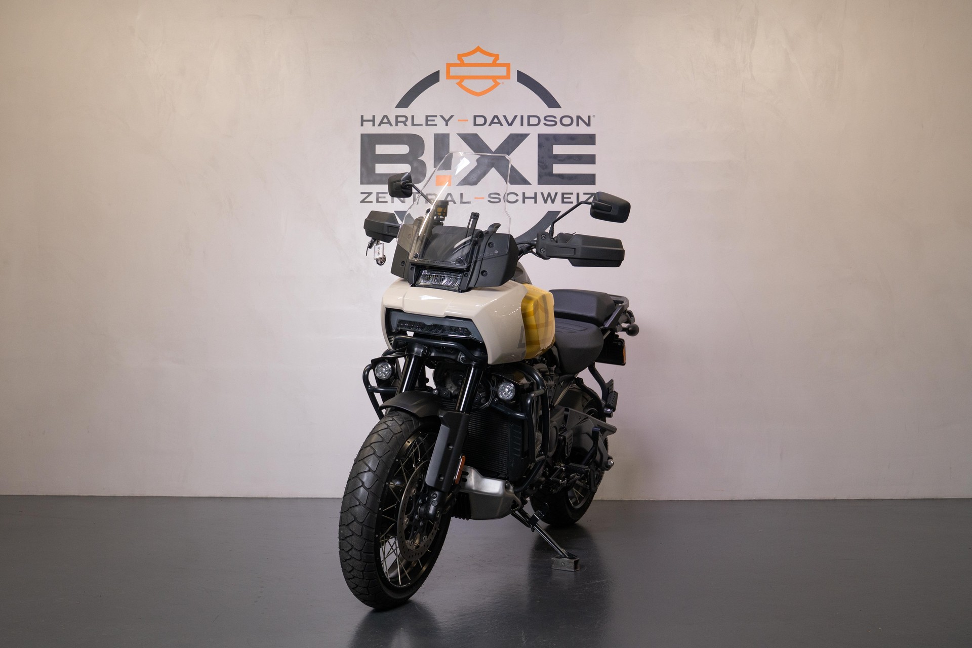 HARLEY-DAVIDSON RA Pan America 1250 Special-showroom-element-1