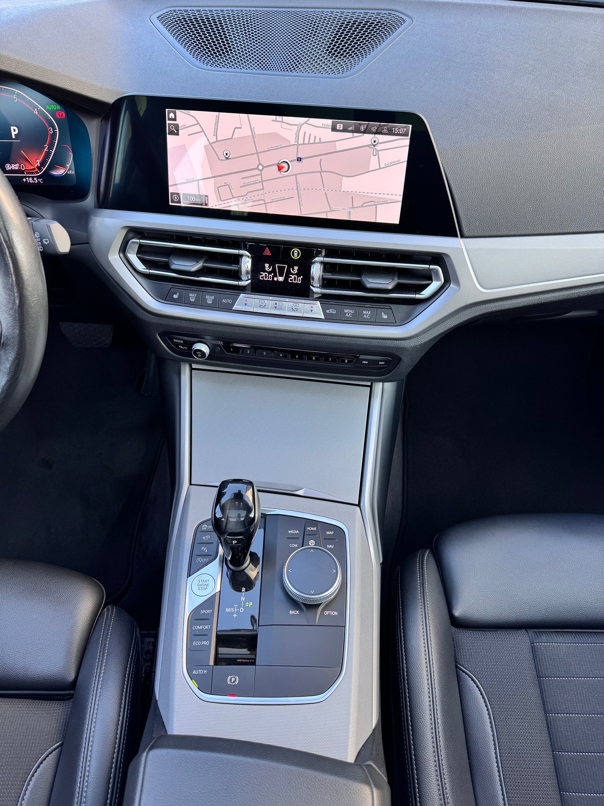 BMW 330i Touring xDrive Steptronic-image-12