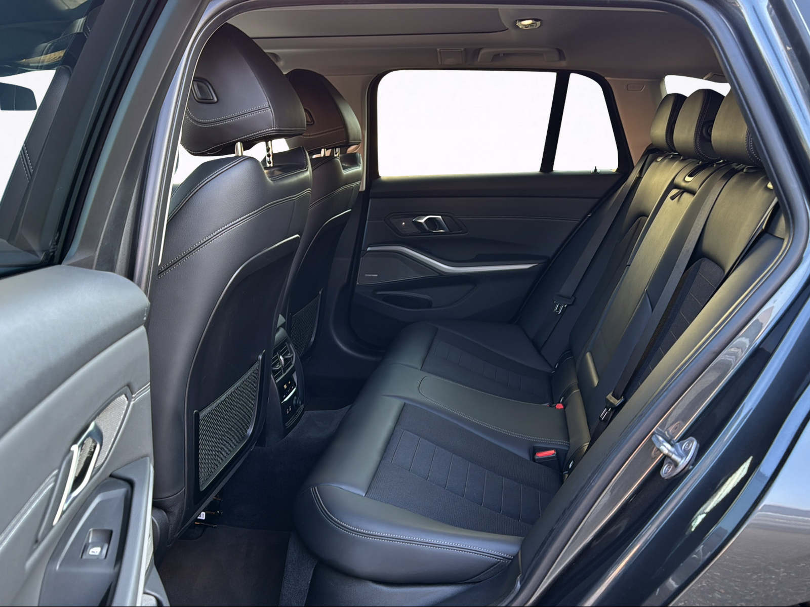 BMW 330i Touring xDrive Steptronic-image-11