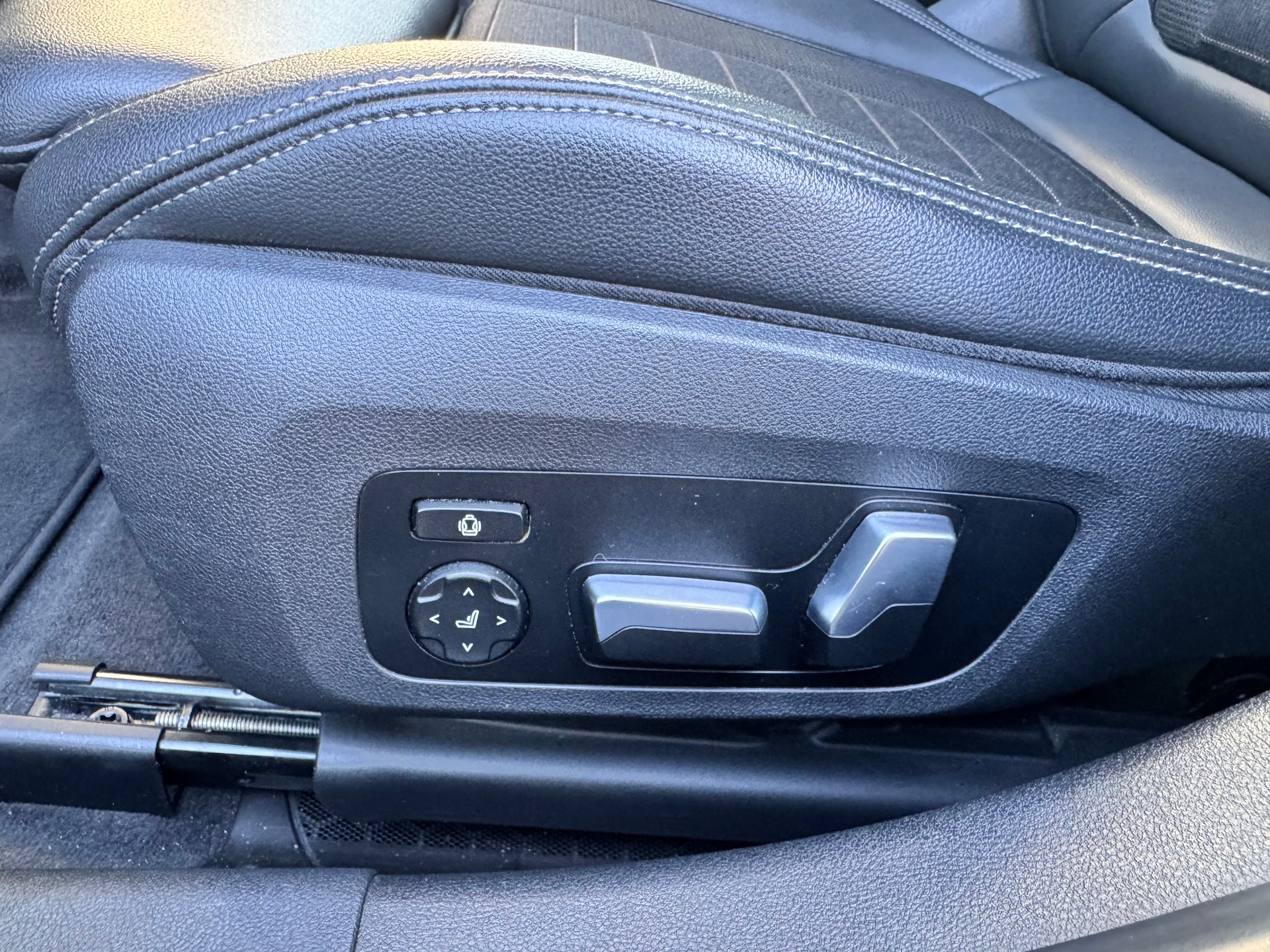 BMW 330i Touring xDrive Steptronic-image-16