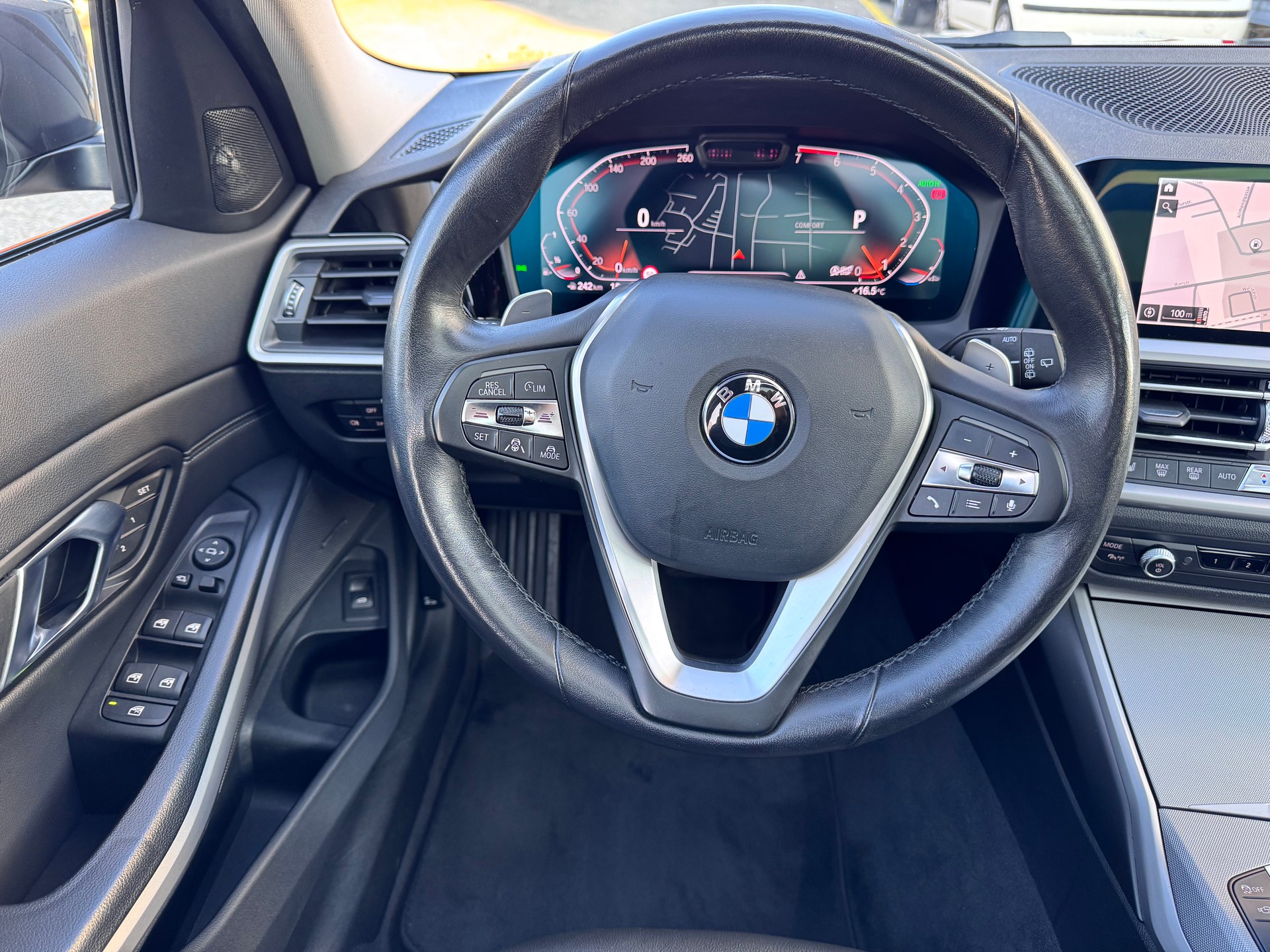 BMW 330i Touring xDrive Steptronic-image-13