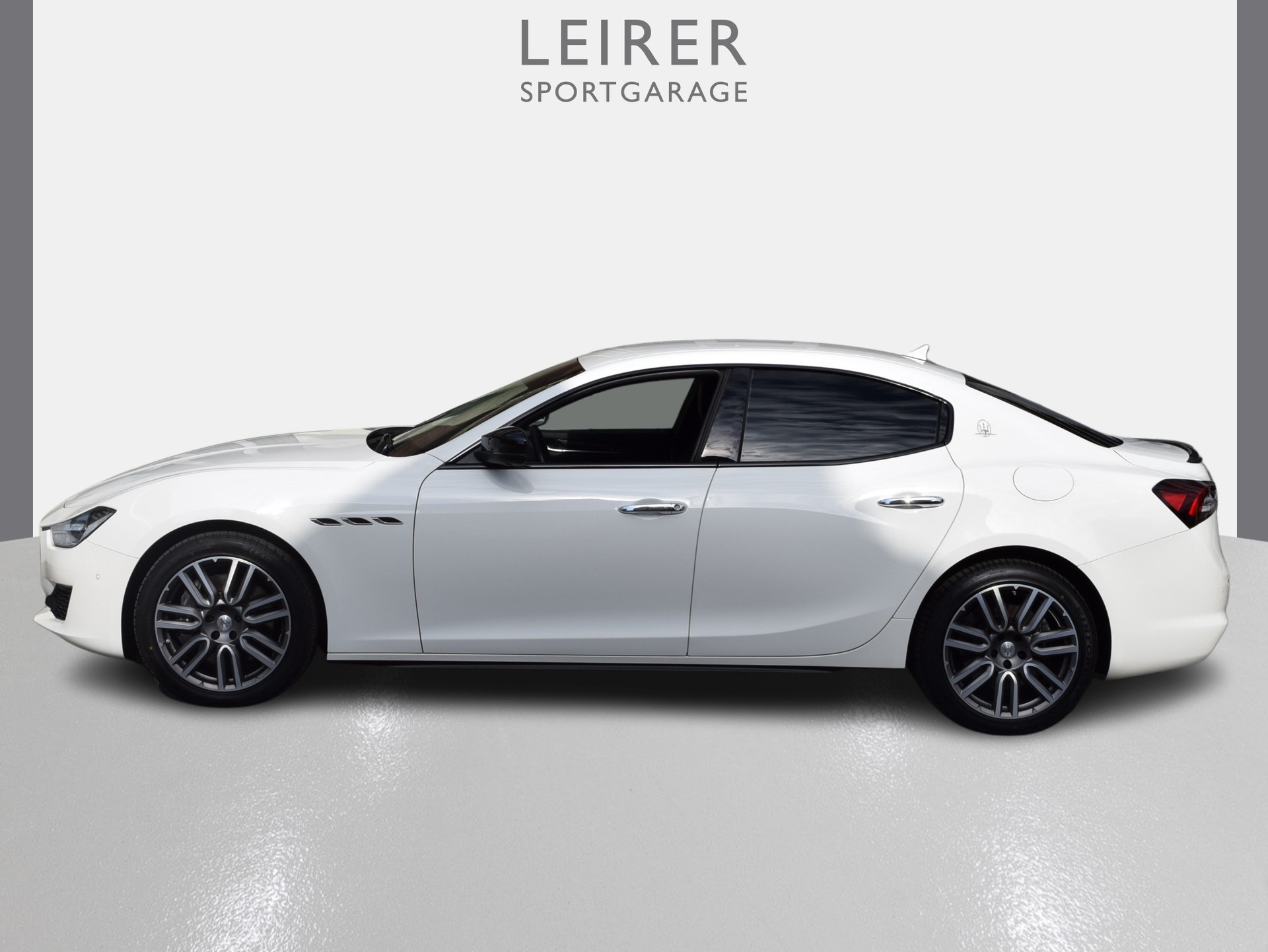 MASERATI Ghibli 3.0 V6 Automatica-showroom-element-1