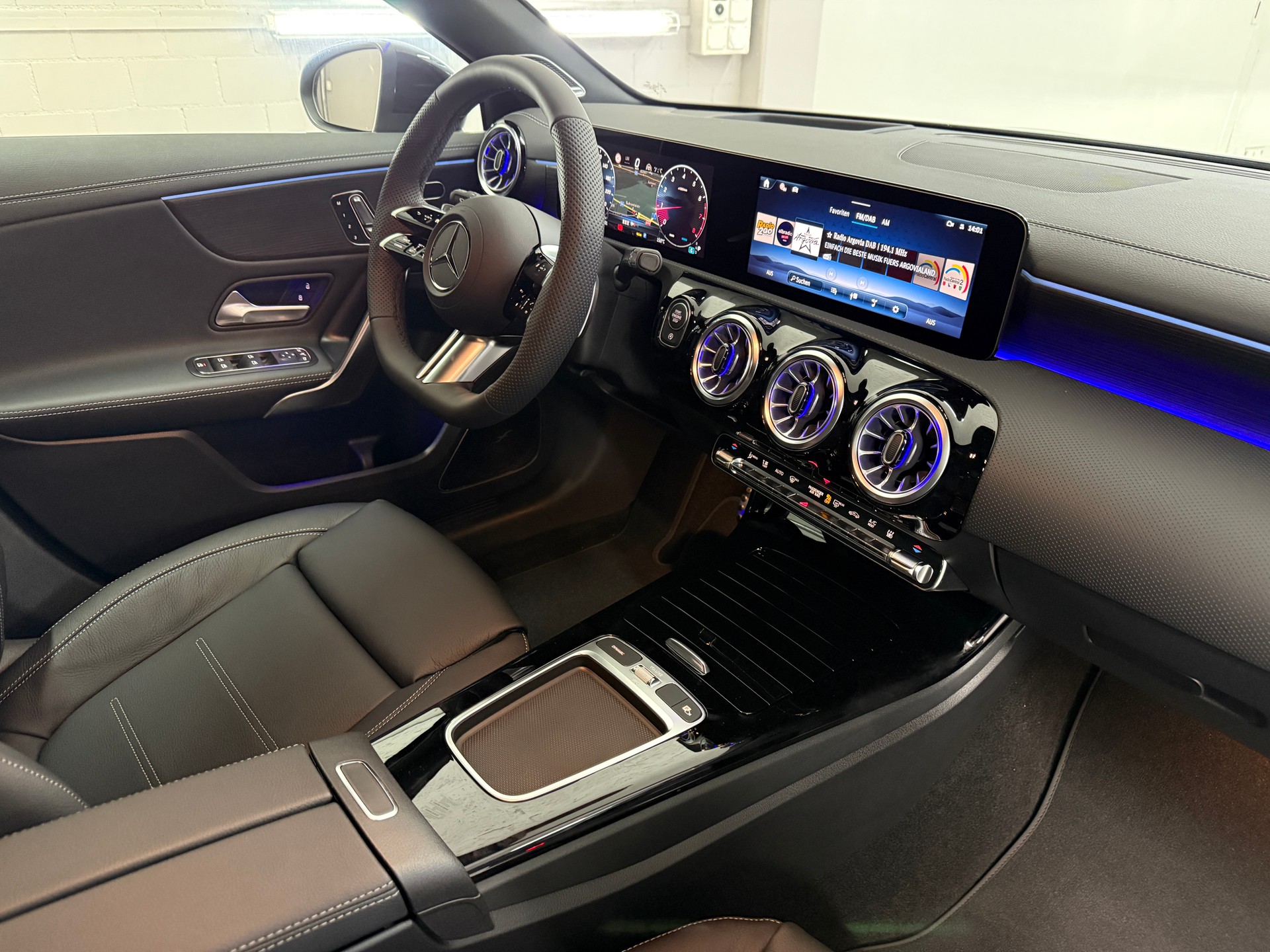 MERCEDES-BENZ A 250 4MATIC Kompaktlimousine-image-11