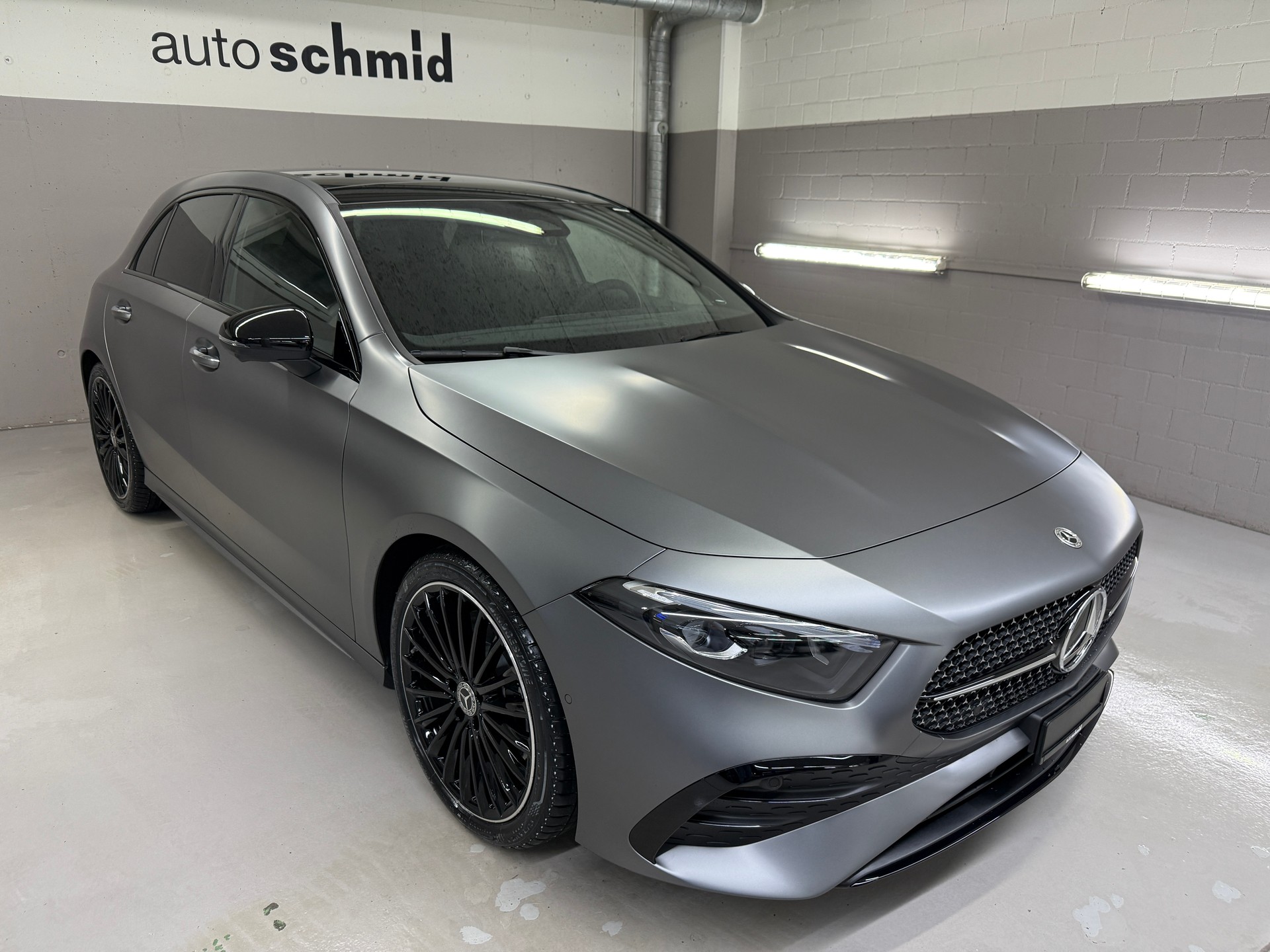 MERCEDES-BENZ A 250 4MATIC Kompaktlimousine-showroom-element-1