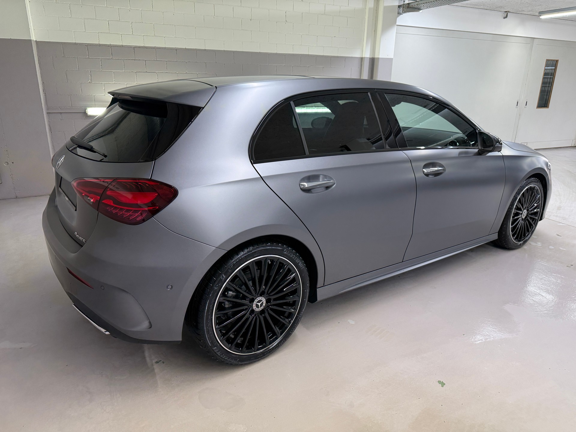 MERCEDES-BENZ A 250 4MATIC Kompaktlimousine-showroom-element-3