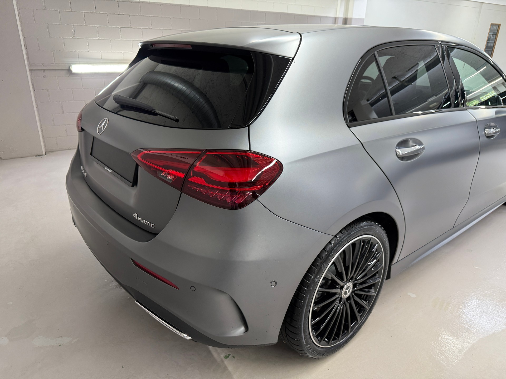 MERCEDES-BENZ A 250 4MATIC Kompaktlimousine-image-5
