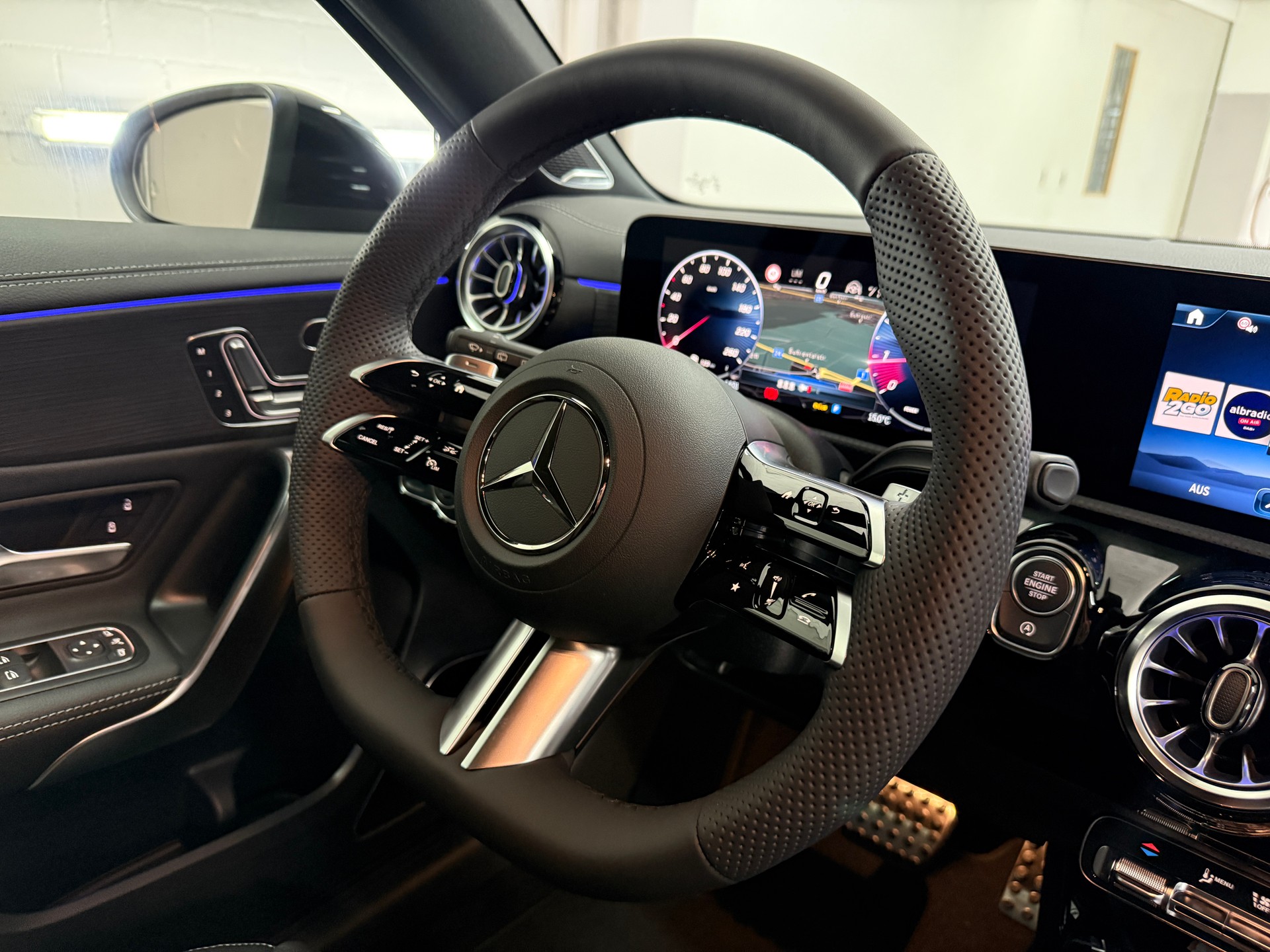 MERCEDES-BENZ A 250 4MATIC Kompaktlimousine-image-13