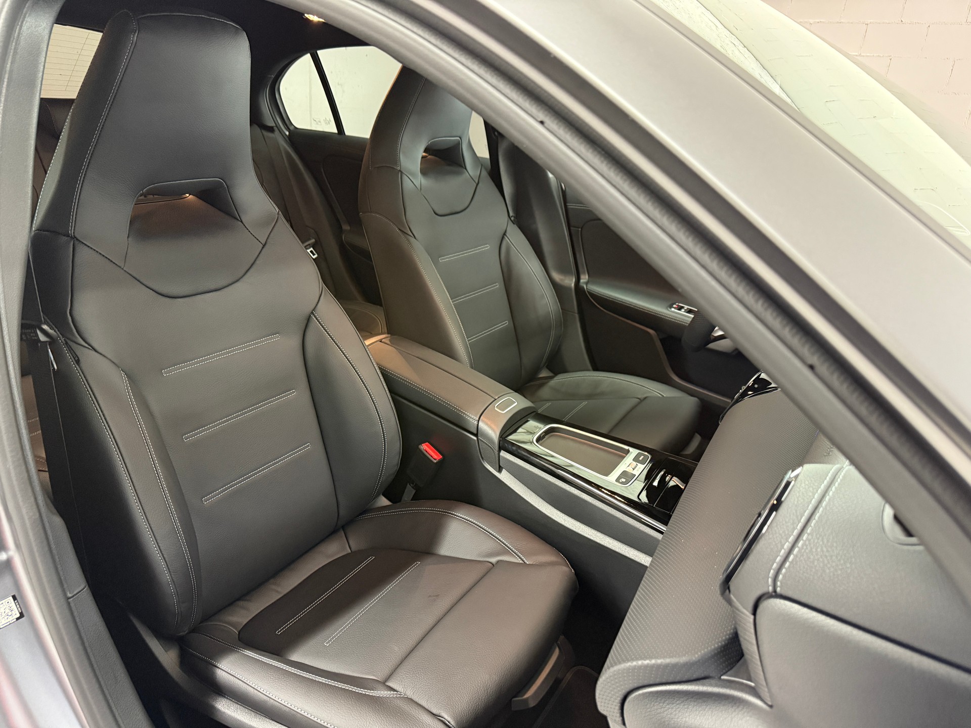 MERCEDES-BENZ A 250 4MATIC Kompaktlimousine-image-9