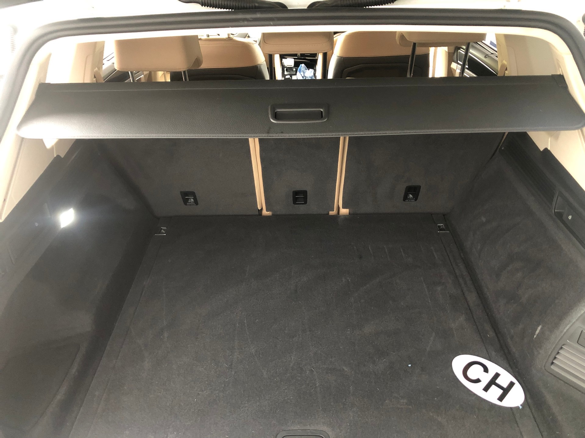 VW Touareg 4.0 V8 TDI R-Line Tiptronic-image-8
