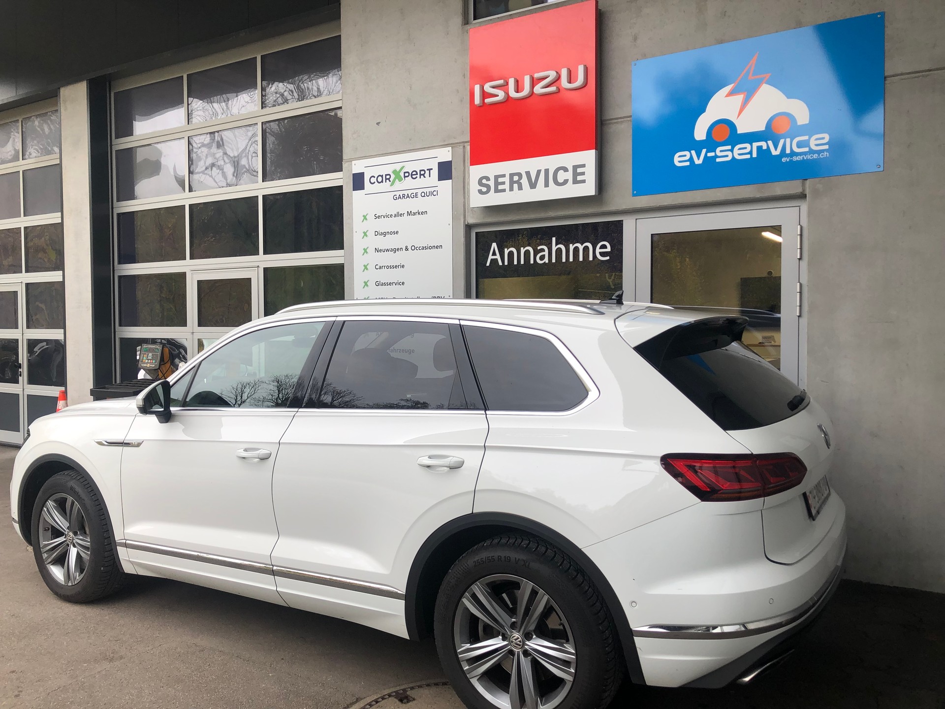 VW Touareg 4.0 V8 TDI R-Line Tiptronic-image-2