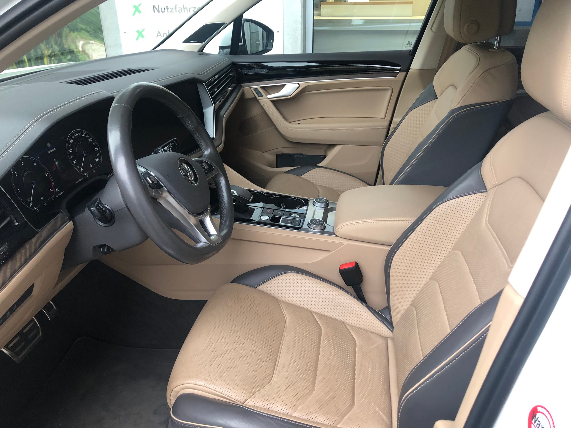 VW Touareg 4.0 V8 TDI R-Line Tiptronic-image-3