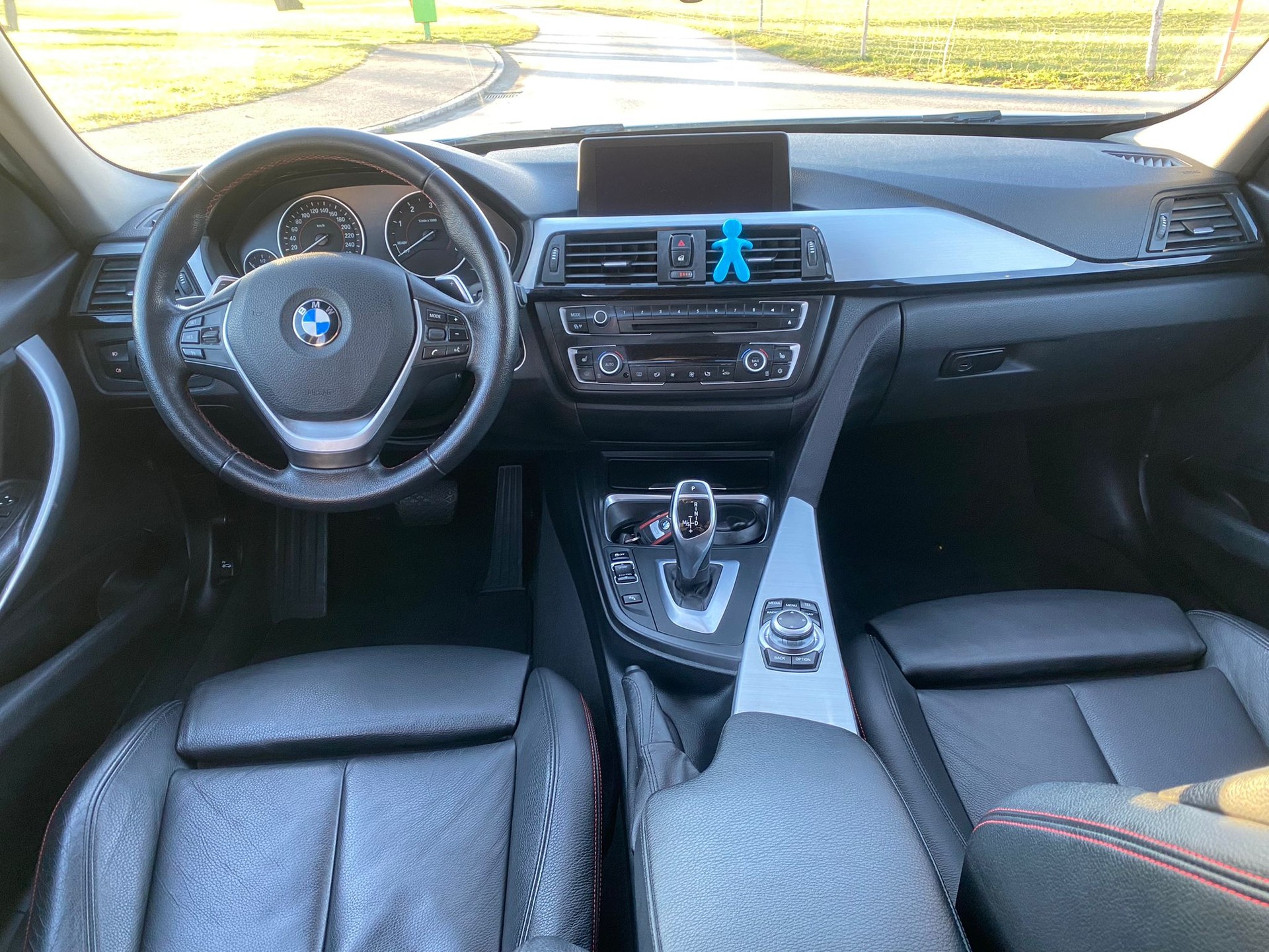 BMW 320d Steptronic-image-8