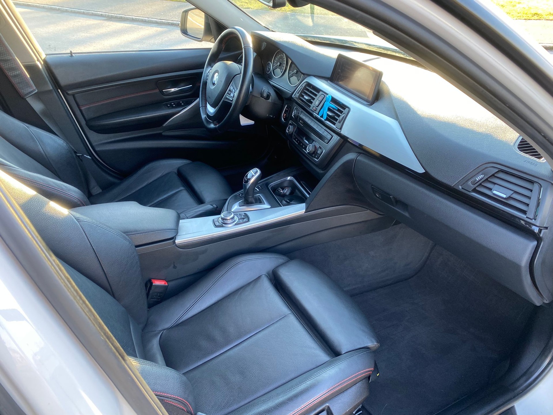 BMW 320d Steptronic-image-10