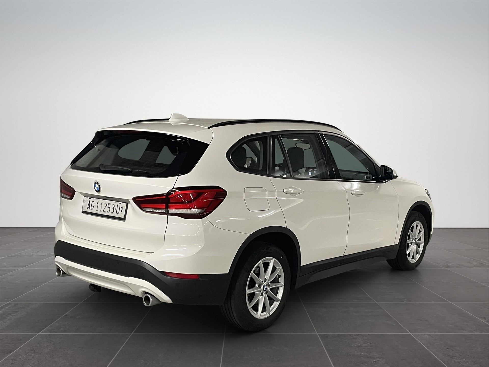 BMW X1 xDrive 18d Steptronic-showroom-element-3