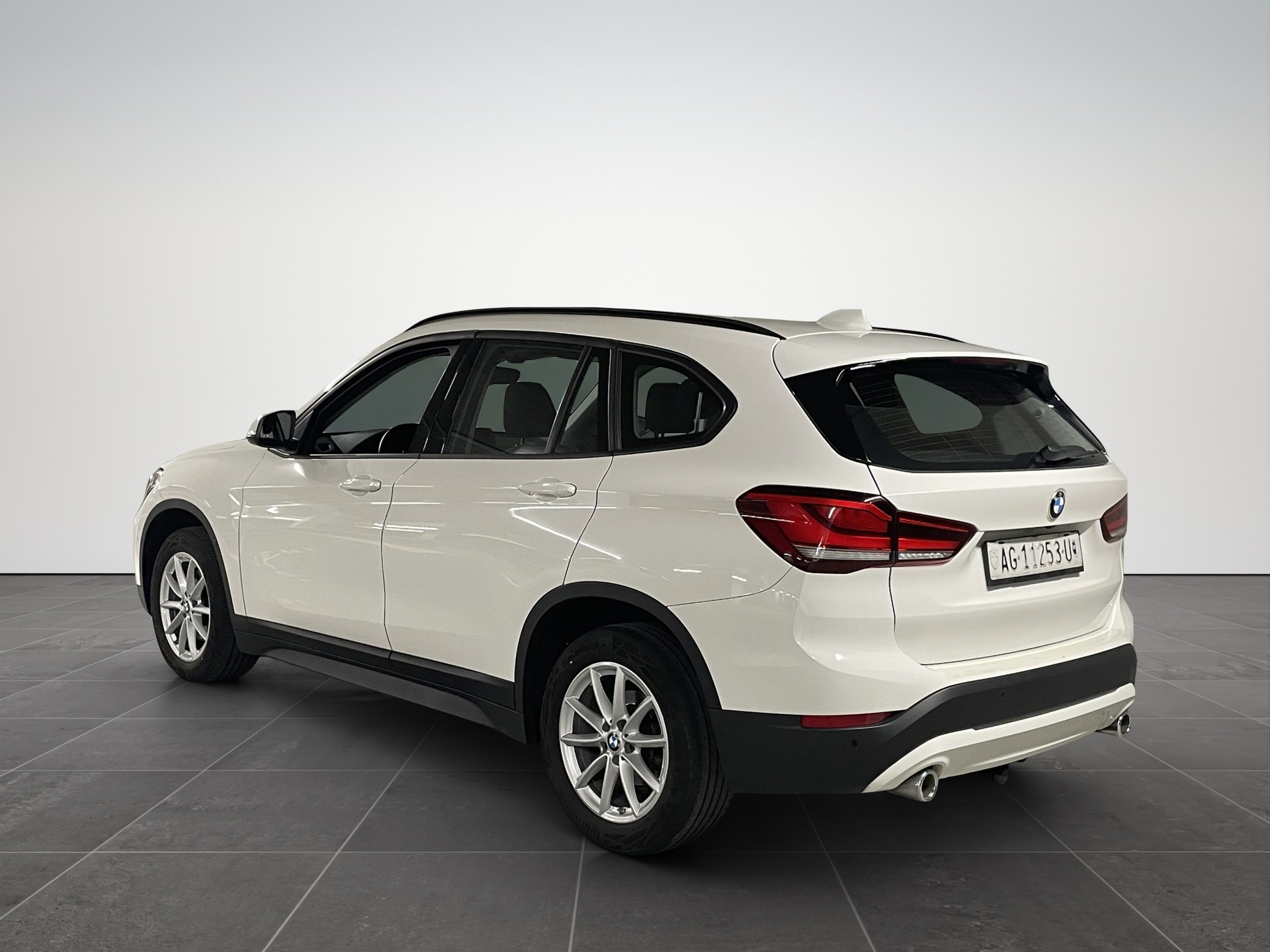BMW X1 xDrive 18d Steptronic-showroom-element-2
