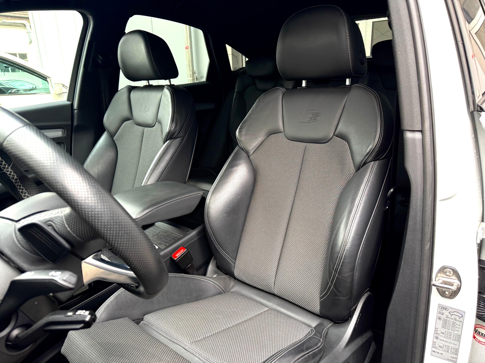 AUDI Q5 Sportback 40 TDI S line quattro S-tronic-image-8