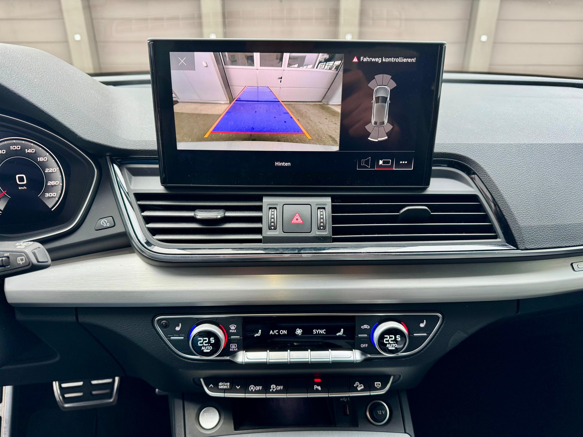 AUDI Q5 Sportback 40 TDI S line quattro S-tronic-image-10