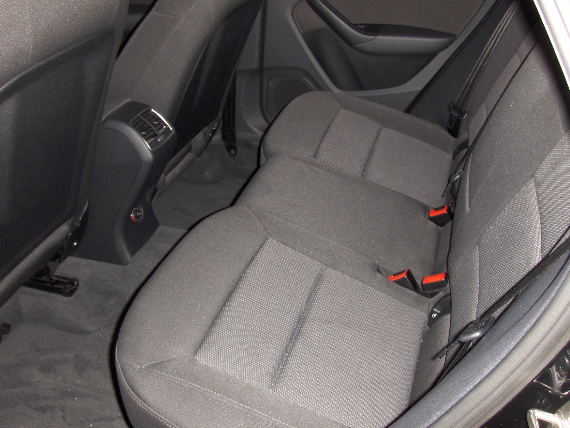 AUDI Q3 2.0 TFSI quattro S-tronic-image-5