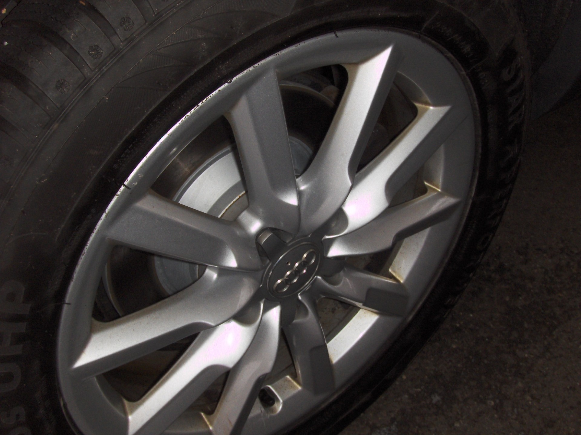 AUDI Q3 2.0 TFSI quattro S-tronic-image-13