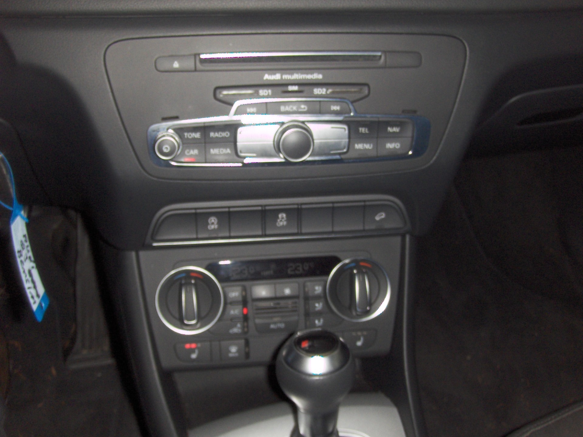 AUDI Q3 2.0 TFSI quattro S-tronic-image-9