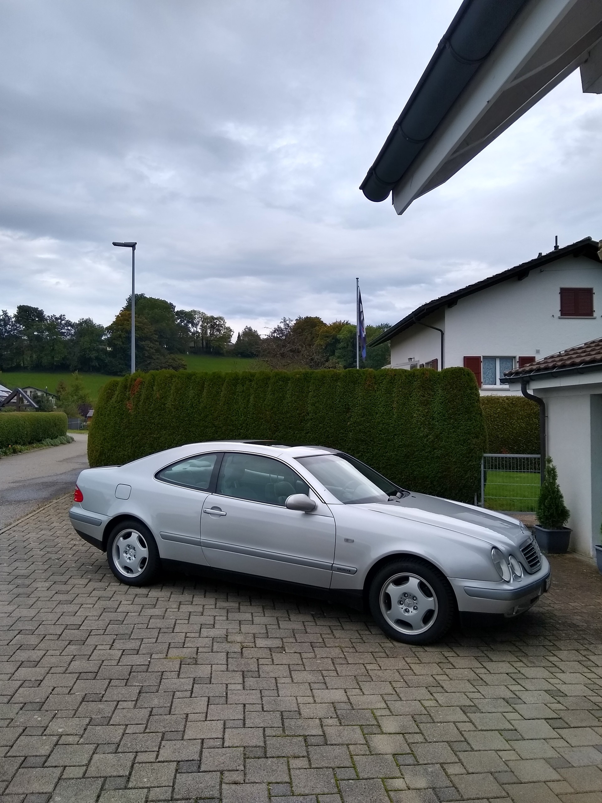 MERCEDES-BENZ CLK 320 Elégance Automatic-image-4