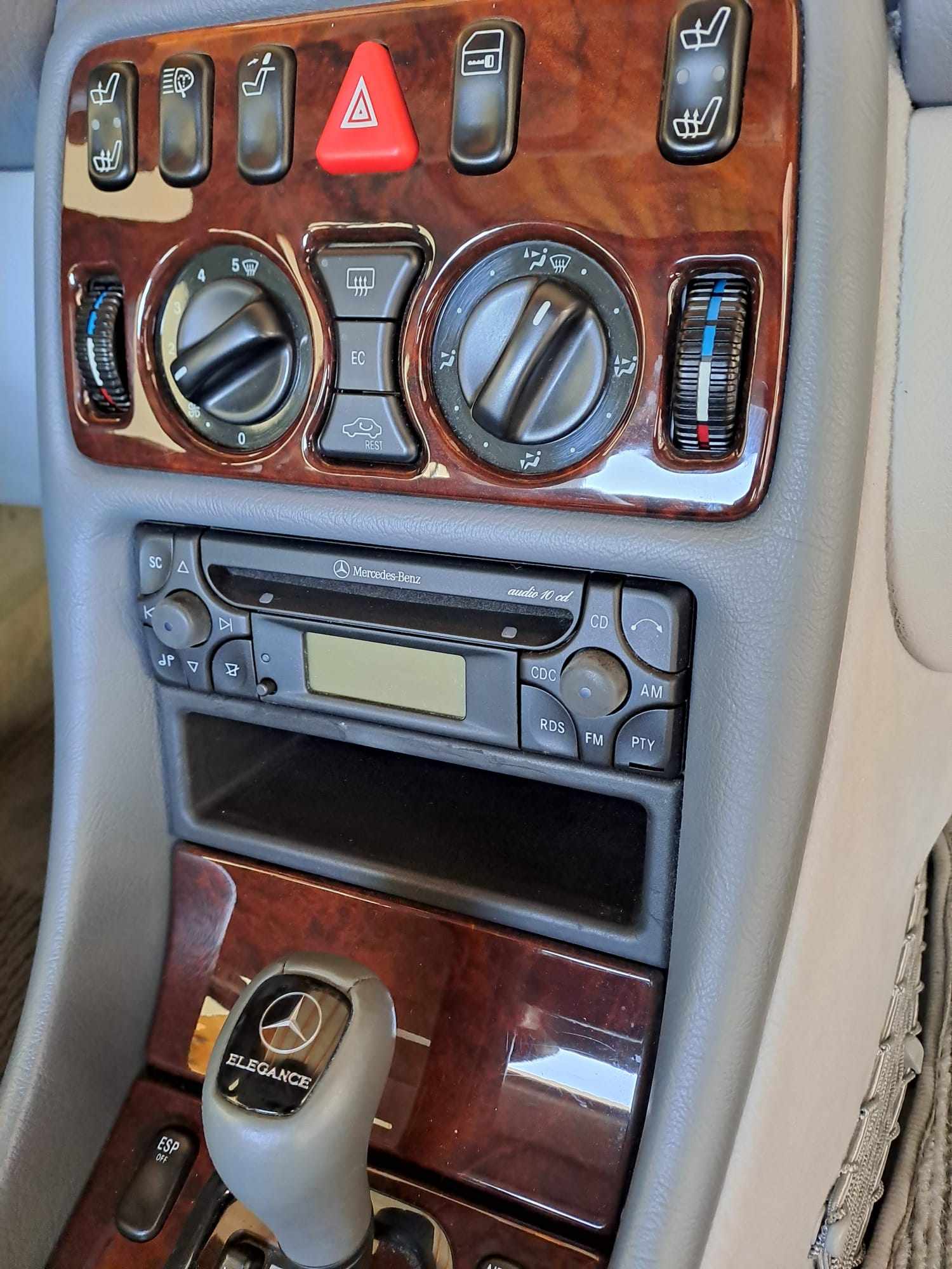 MERCEDES-BENZ CLK 320 Elégance Automatic-image-17
