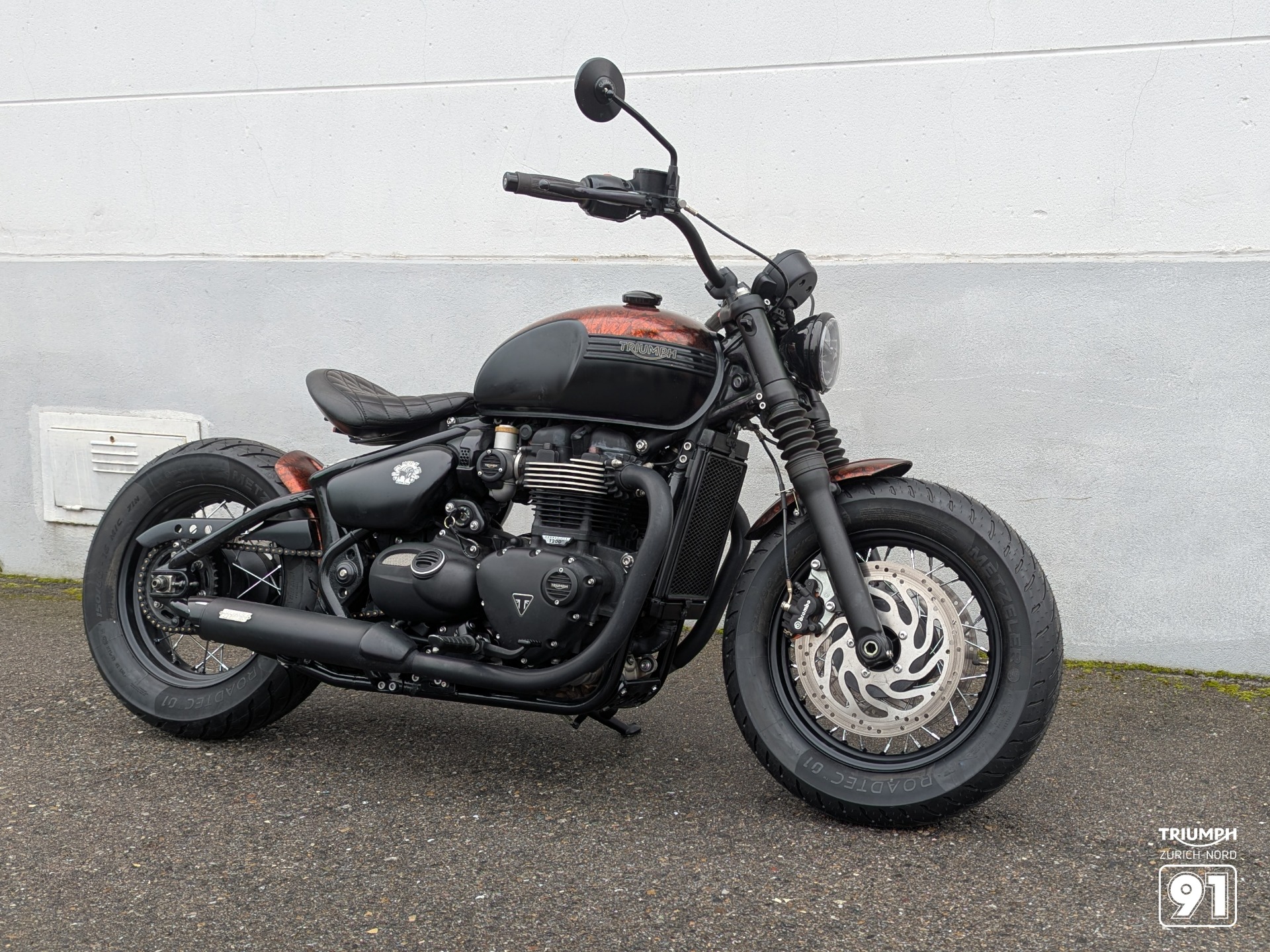 TRIUMPH Bonneville 1200 Bobber Black ABS-image-2