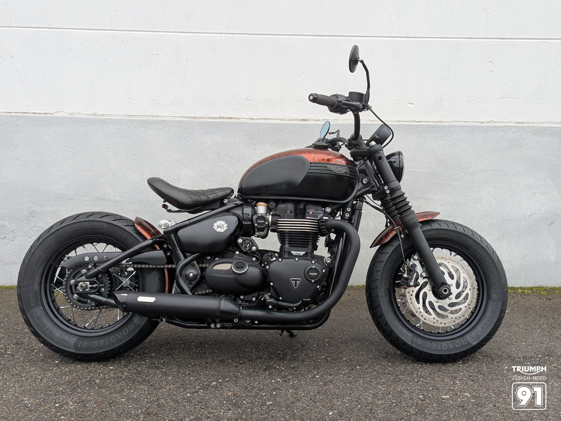 TRIUMPH Bonneville 1200 Bobber Black ABS