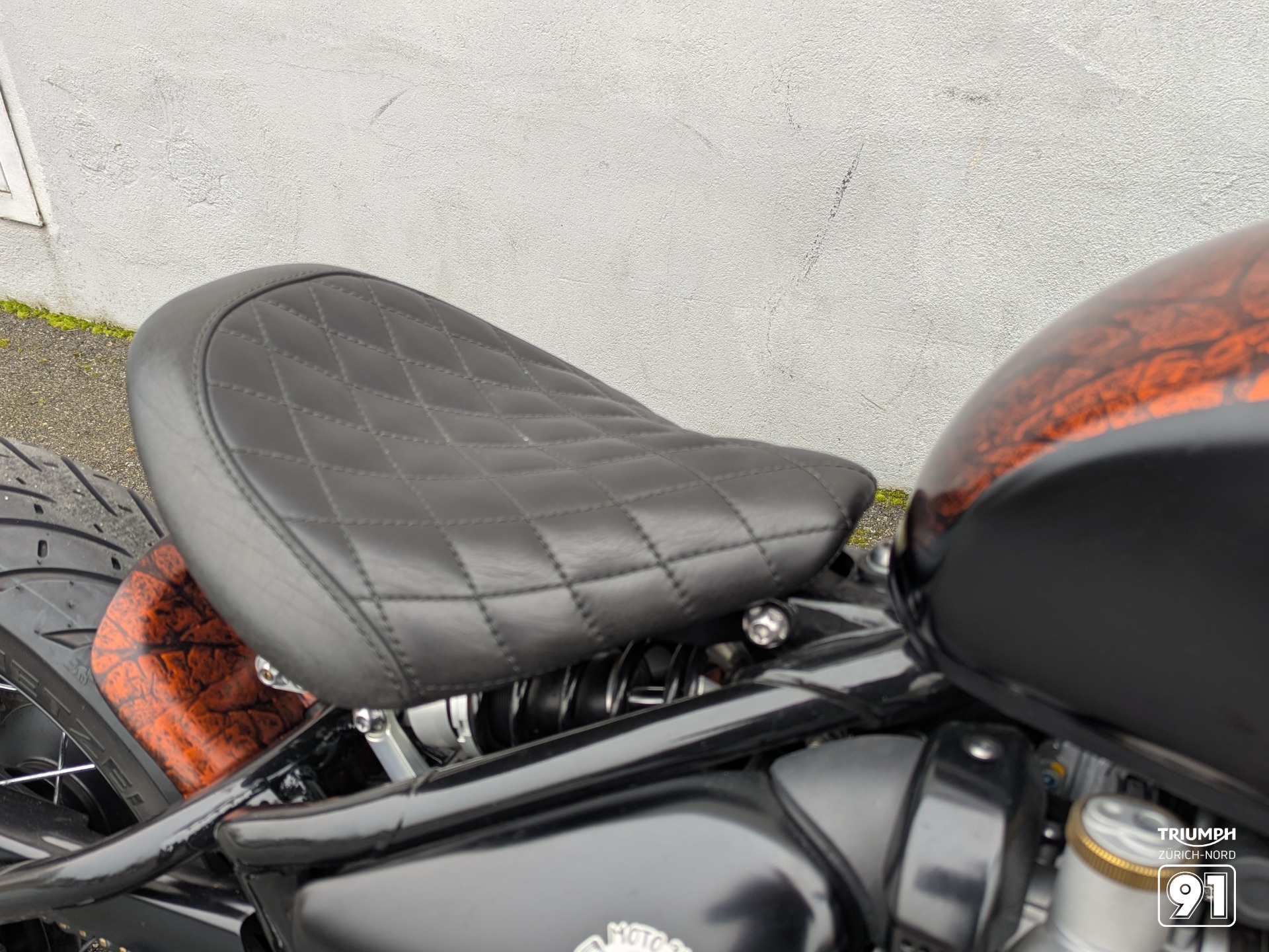 TRIUMPH Bonneville 1200 Bobber Black ABS-image-6