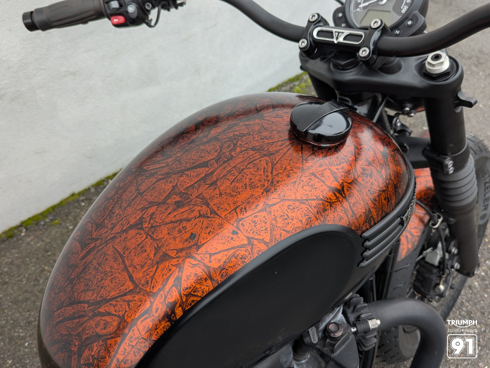 TRIUMPH Bonneville 1200 Bobber Black ABS-image-1