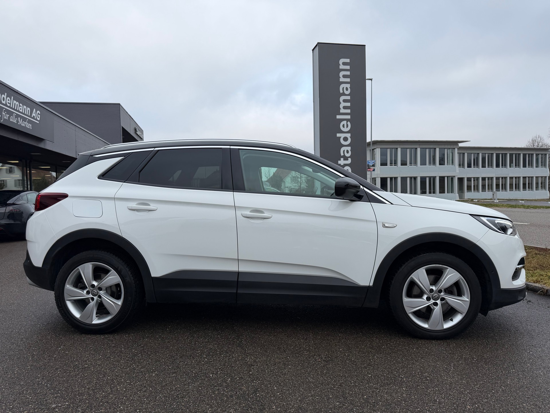 OPEL Grandland X 1.6 T Ultimate-showroom-element-2