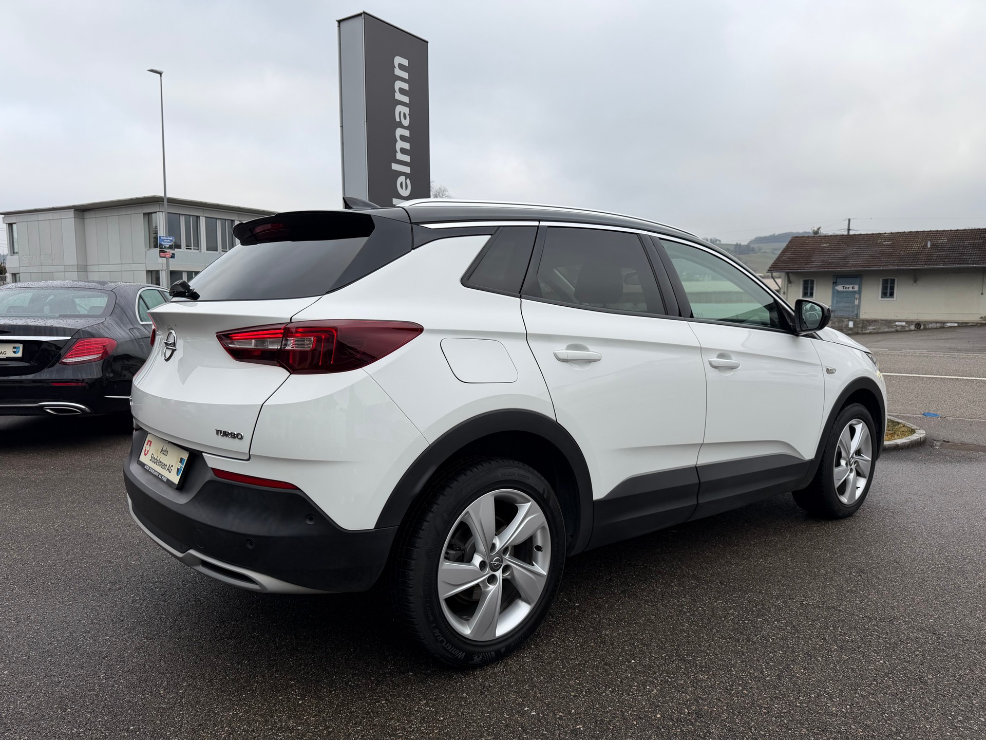 OPEL Grandland X 1.6 T Ultimate-showroom-element-3