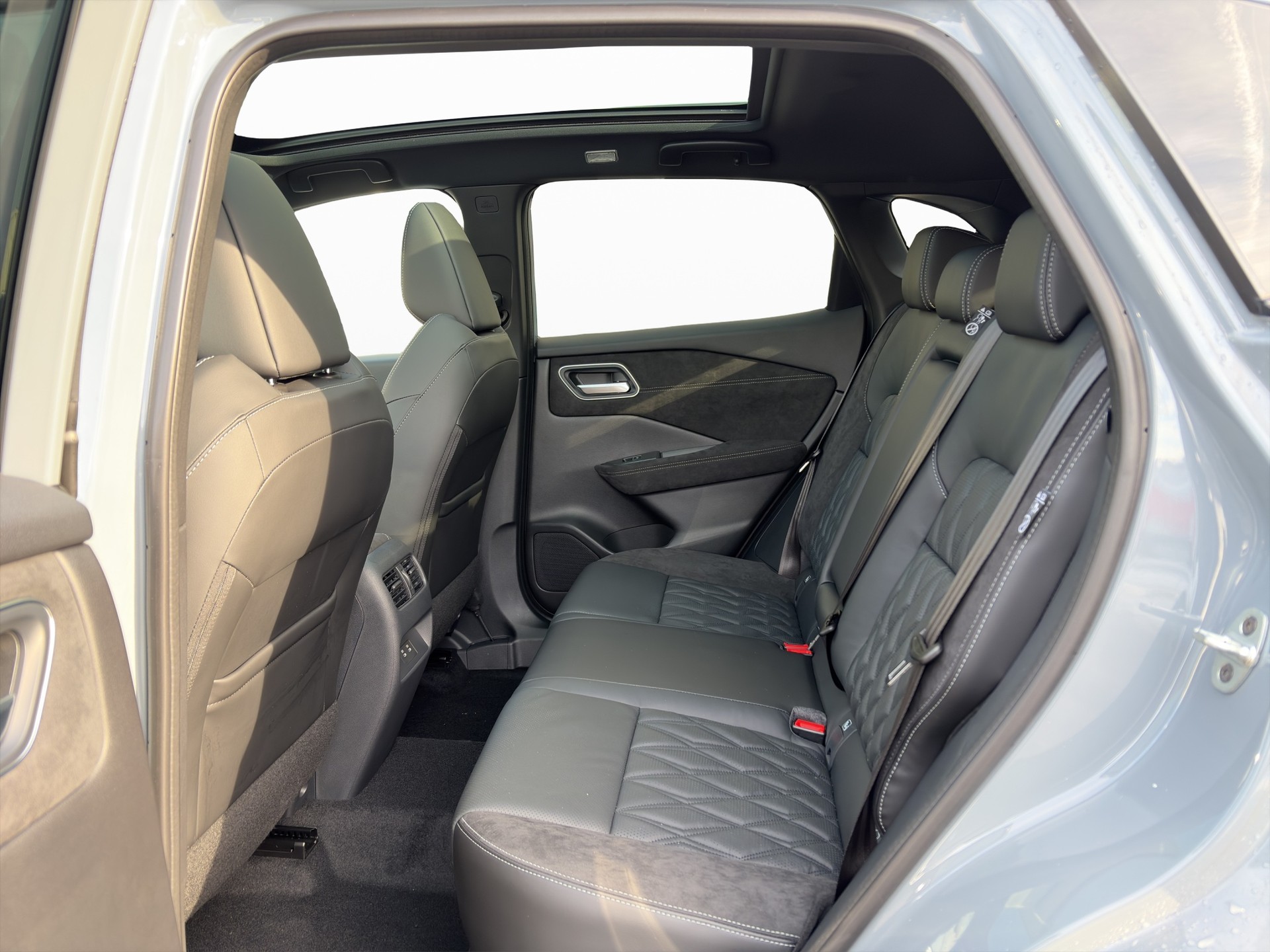 NISSAN Qashqai 1.3 DIG-T MHEV Tekna+ Xtronic 4x4-image-7