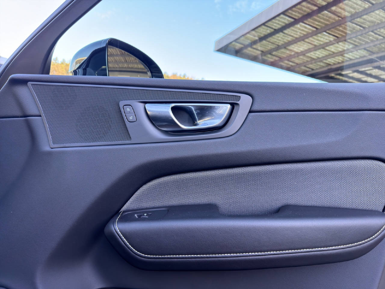 VOLVO XC60 2.0 B5 MH R-Design AWD-image-14
