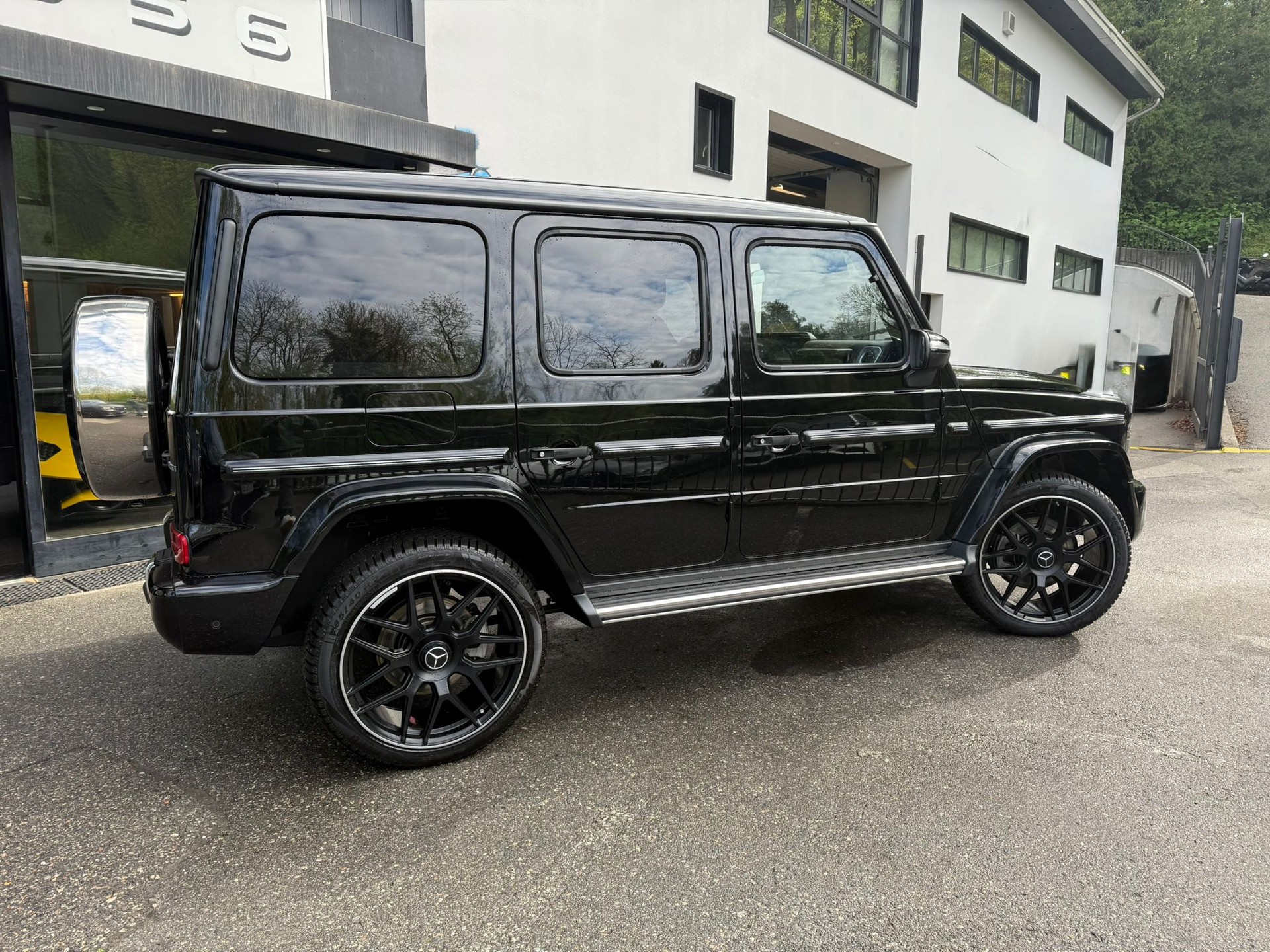MERCEDES-BENZ G 400 d AMG Line 9G-Tronic-image-3