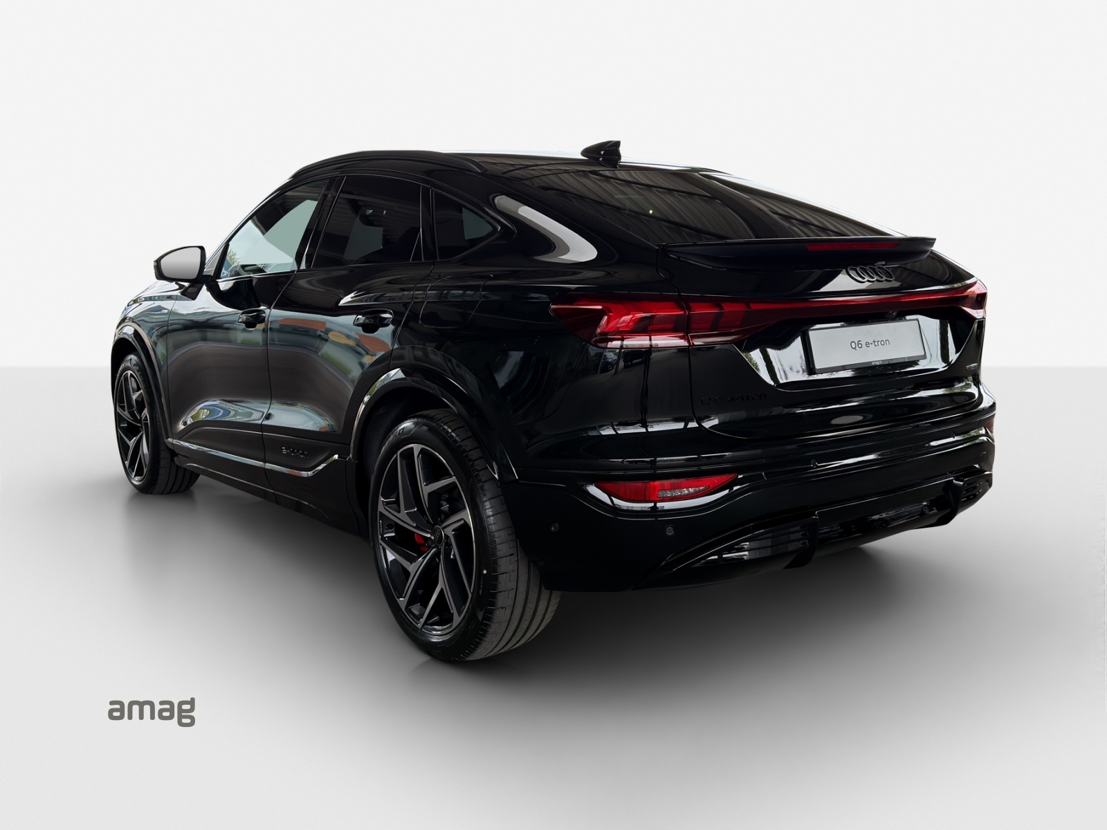 AUDI Q6 Sportback e-tron quattro-showroom-element-2