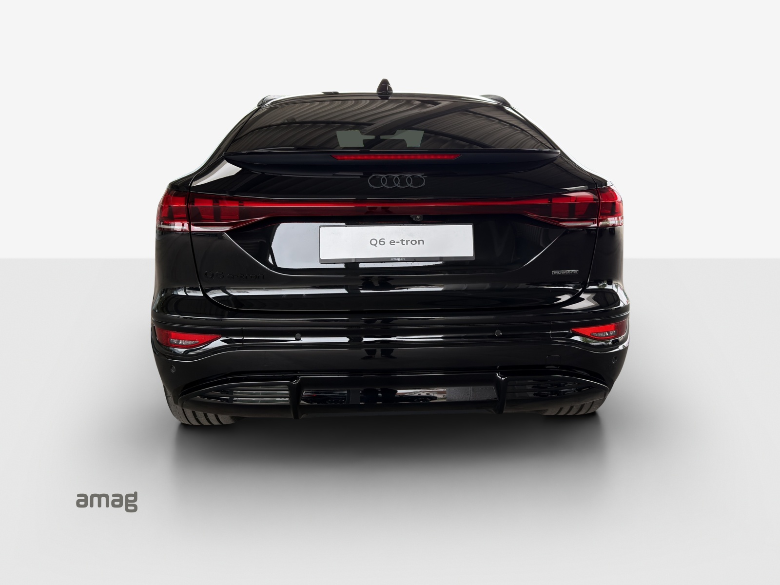 AUDI Q6 Sportback e-tron quattro-showroom-element-3
