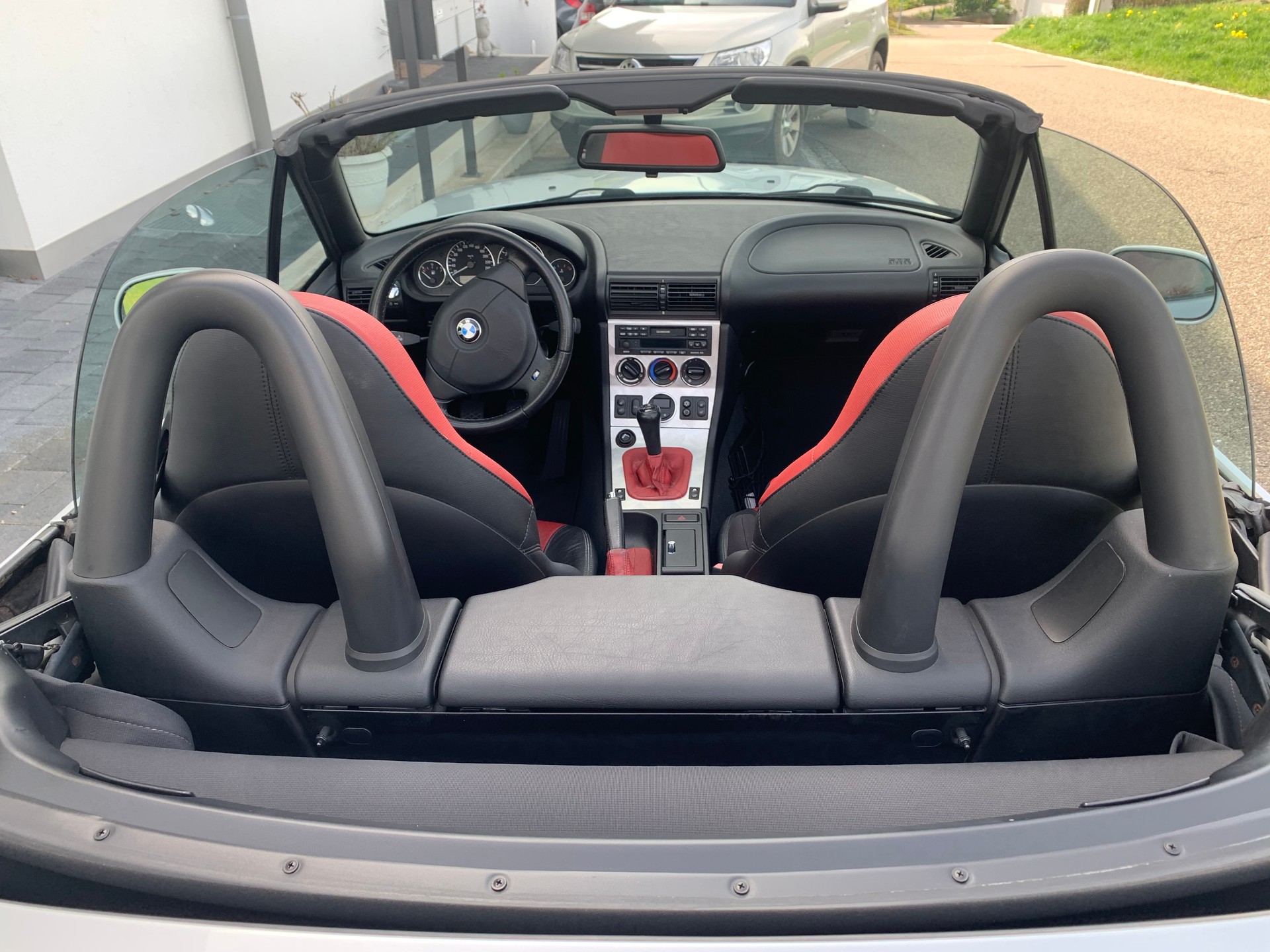 BMW 3.0i-image-5