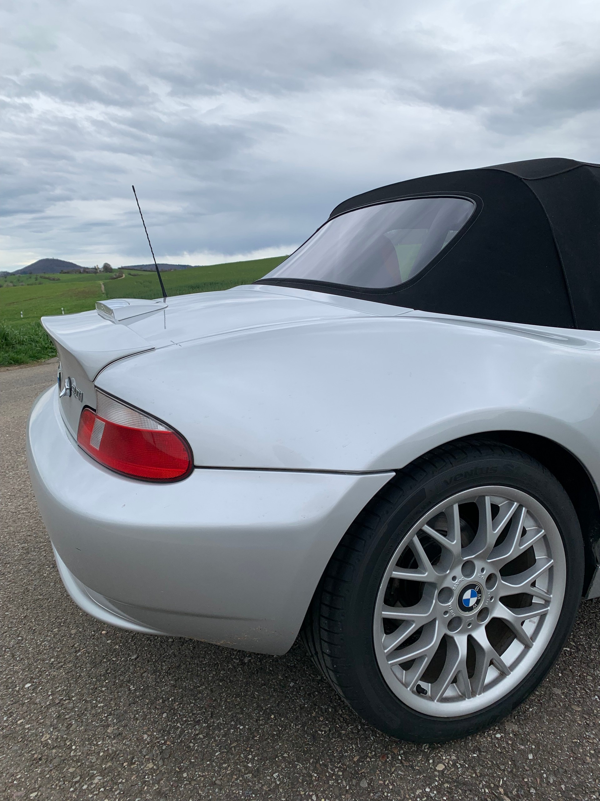 BMW 3.0i-image-2