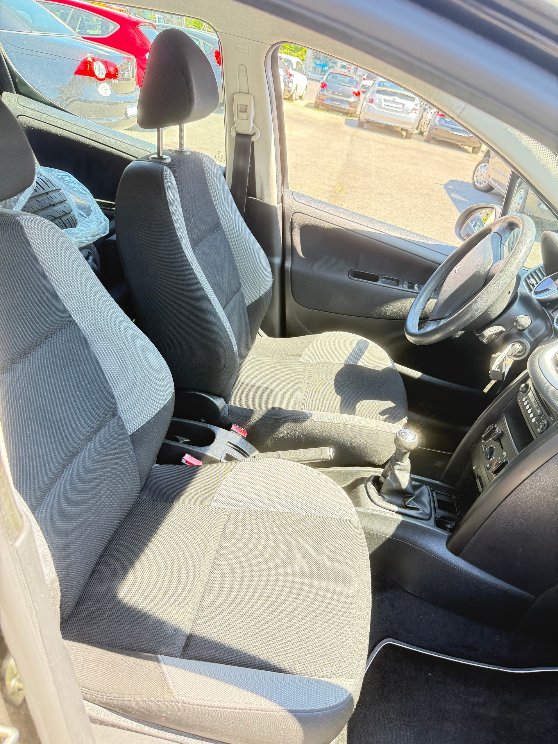 PEUGEOT 207 1.4 16V Sport-image-11