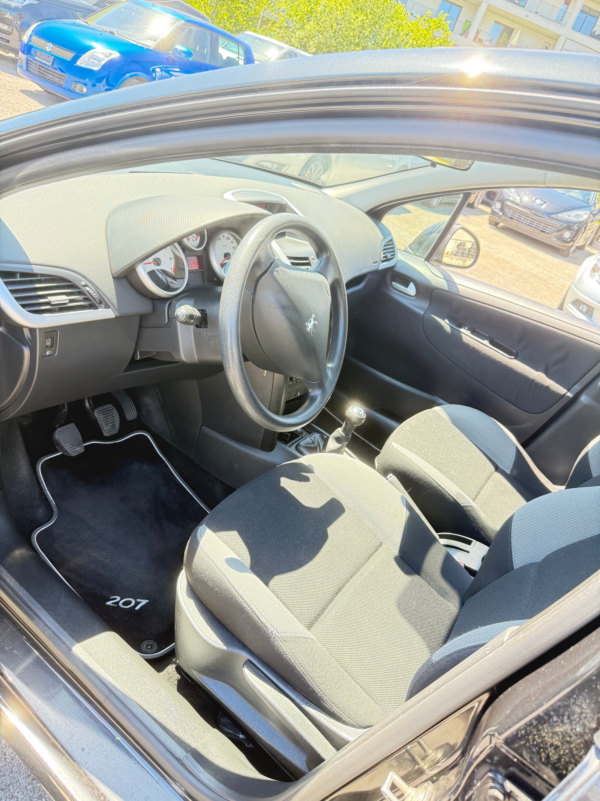 PEUGEOT 207 1.4 16V Sport-image-8