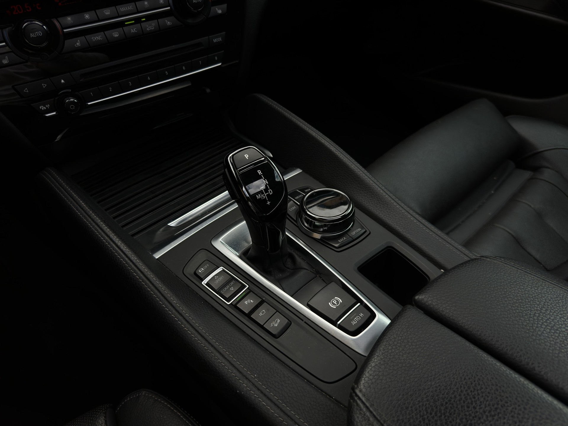 BMW X6 xDrive 40d Steptronic-image-15