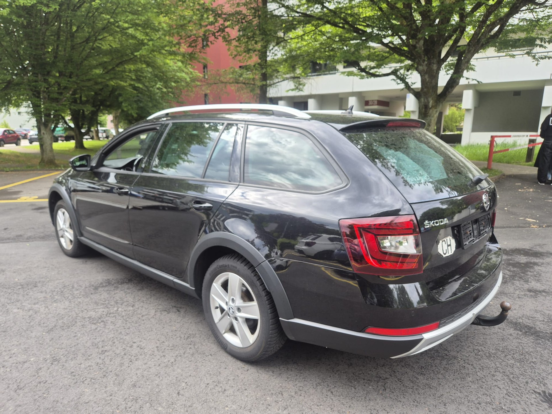 SKODA Octavia Combi 2.0 TDI Scout 4x4 DSG-image-5