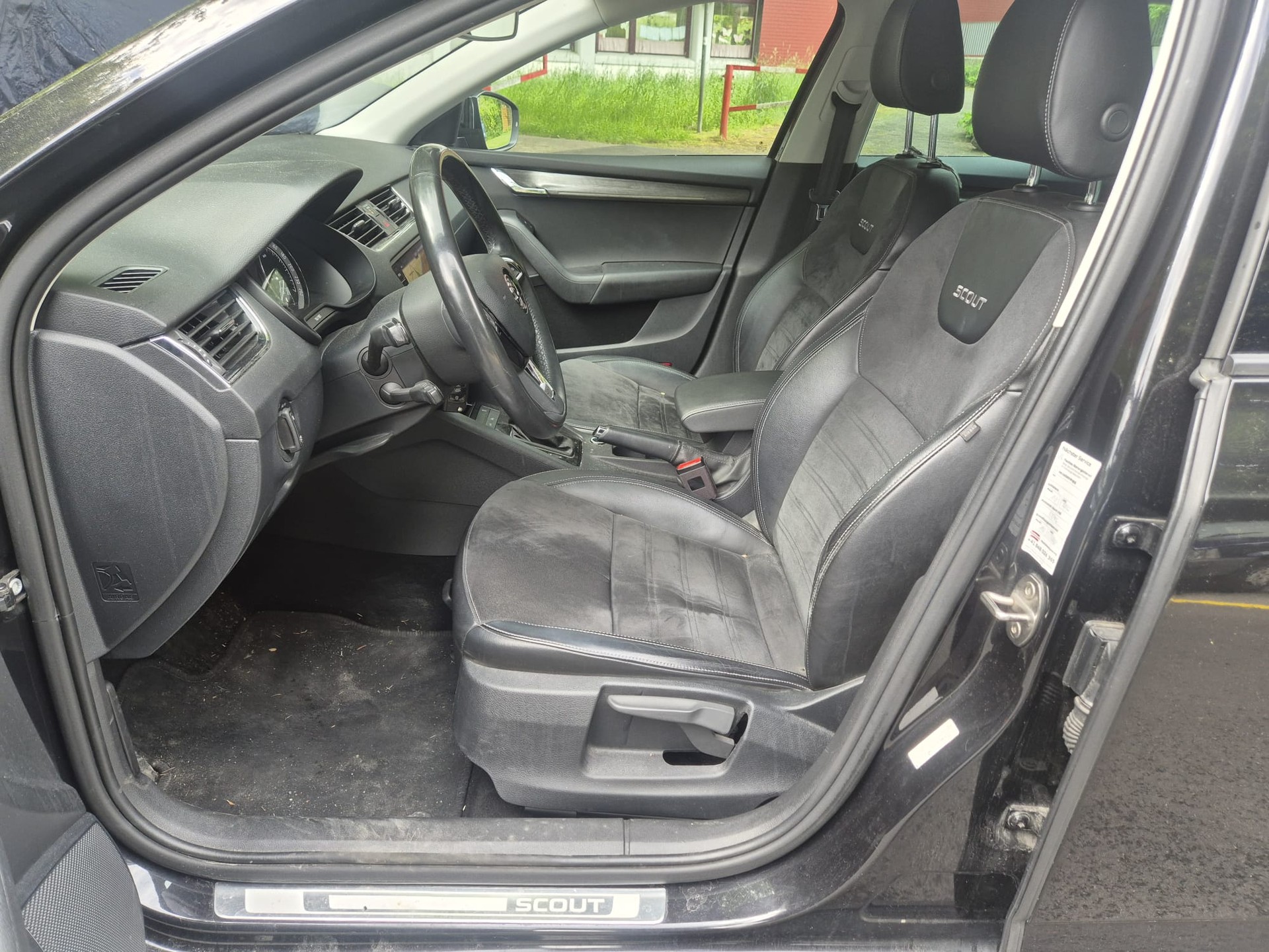 SKODA Octavia Combi 2.0 TDI Scout 4x4 DSG-image-10