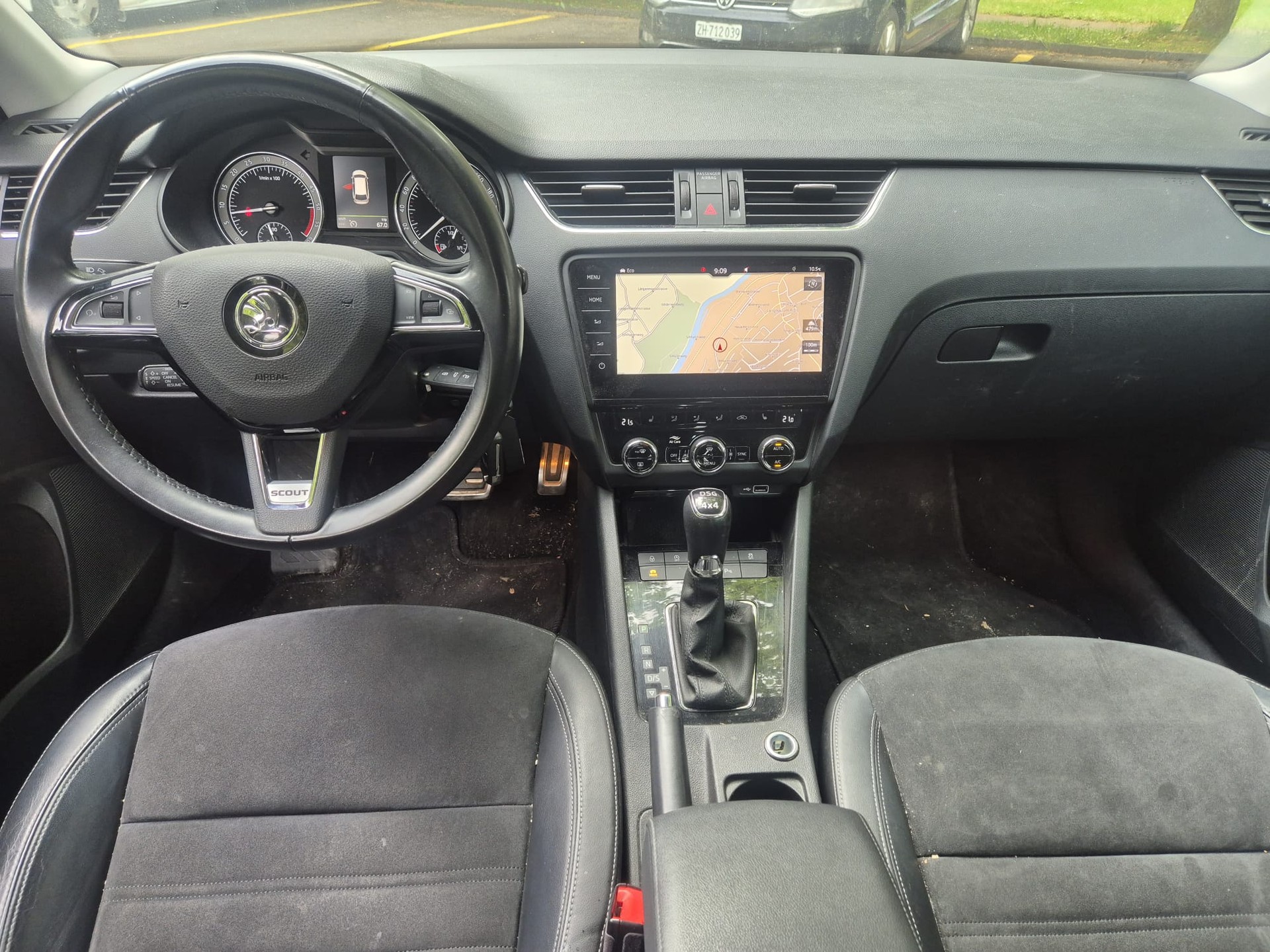 SKODA Octavia Combi 2.0 TDI Scout 4x4 DSG-image-9